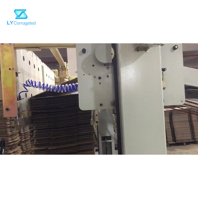 300m m Flexo que imprime la máquina que ranura, alimentador del borde de ataque del cartón