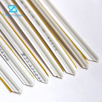 matriz que arruga adhesiva del cartón de la base plástica del PVC de los 70cm que corta con tintas